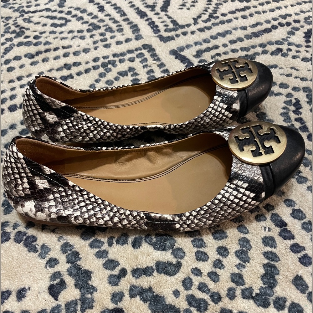 Tory Burch Black and Gray Flats with Rounded Toe